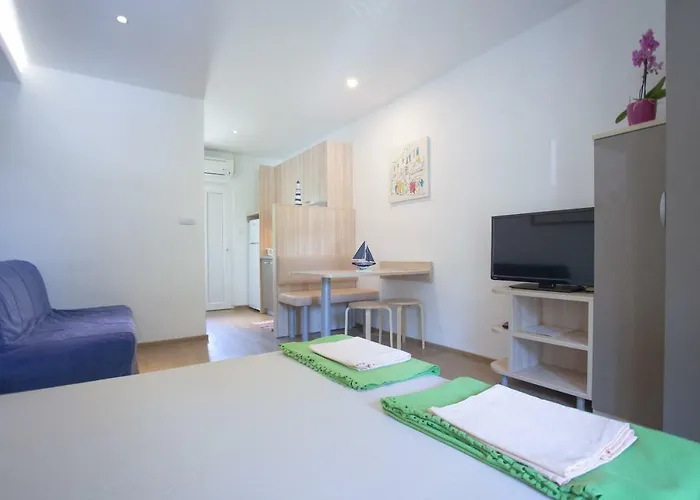Studio Apartment - Seaview